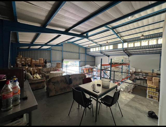 350M² WAREHOUSE TO LET IN LASER PARK